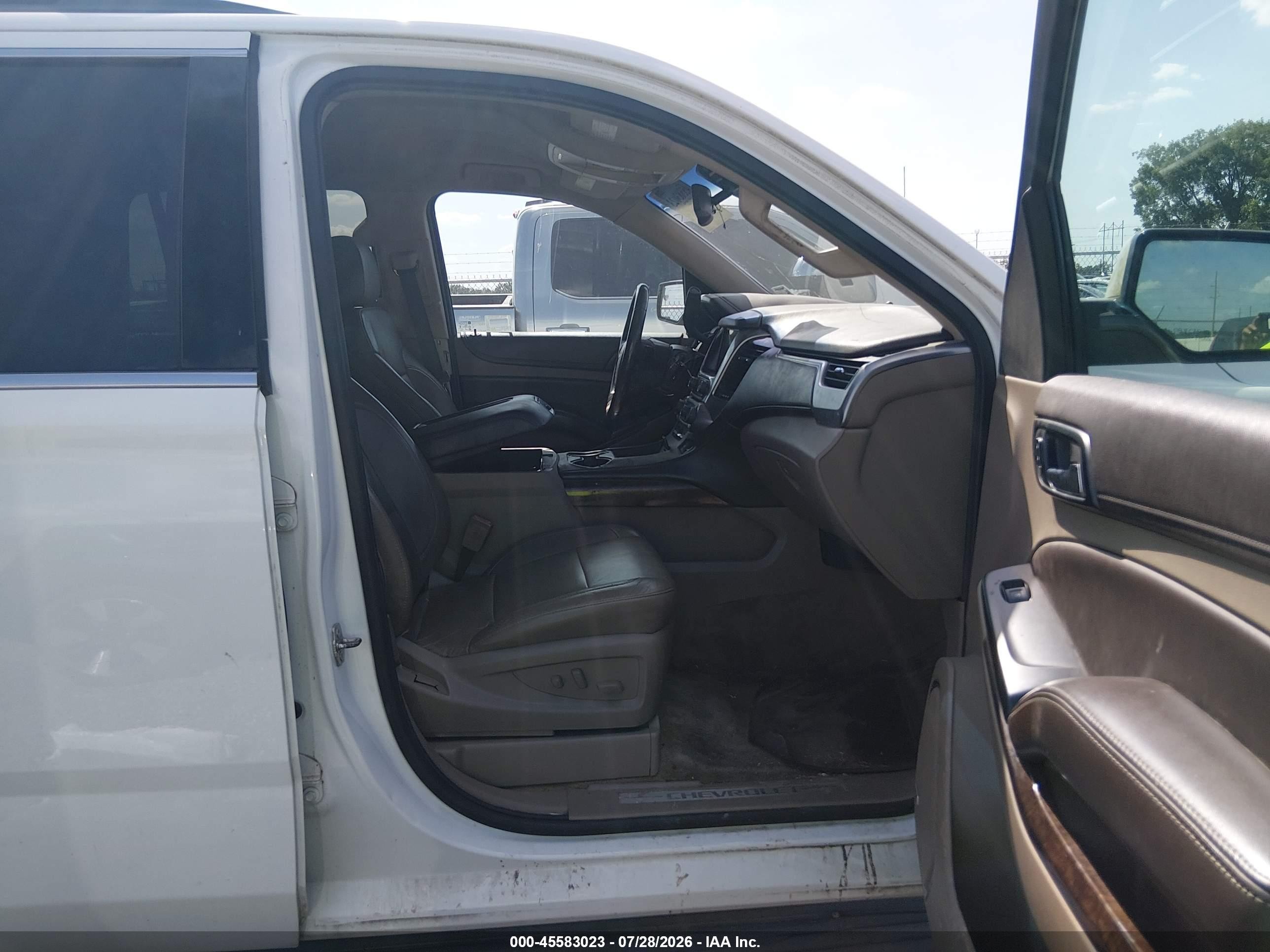 2015 Chevrolet Tahoe Lt White vin: 1GNSCBKC6FR149348