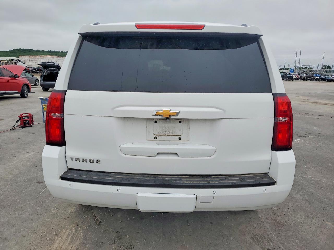 2015 Chevrolet Tahoe C1500 Lt White vin: 1GNSCBKC7FR713492