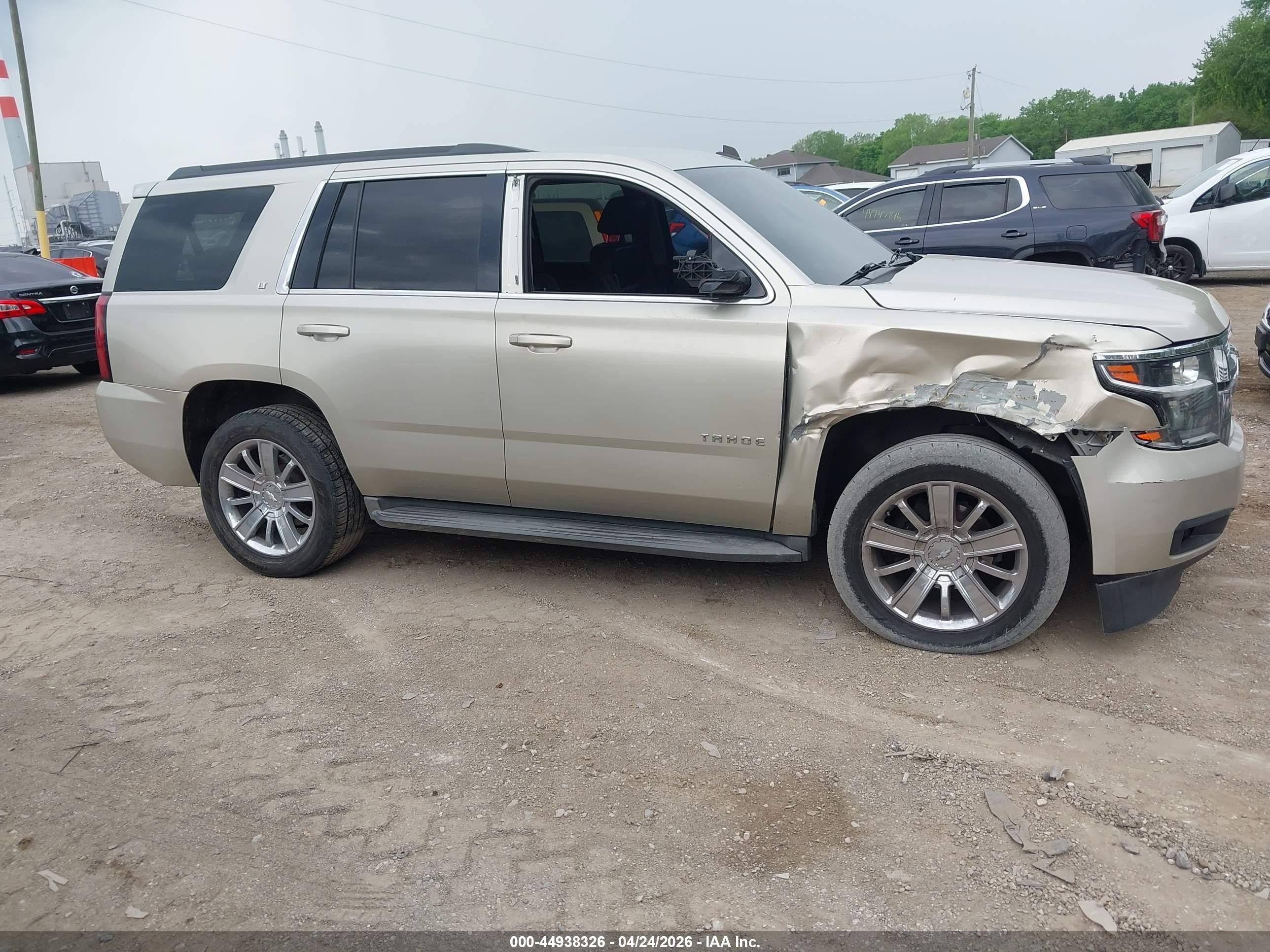 2015 Chevrolet Tahoe Lt Gold vin: 1GNSCBKC8FR169889