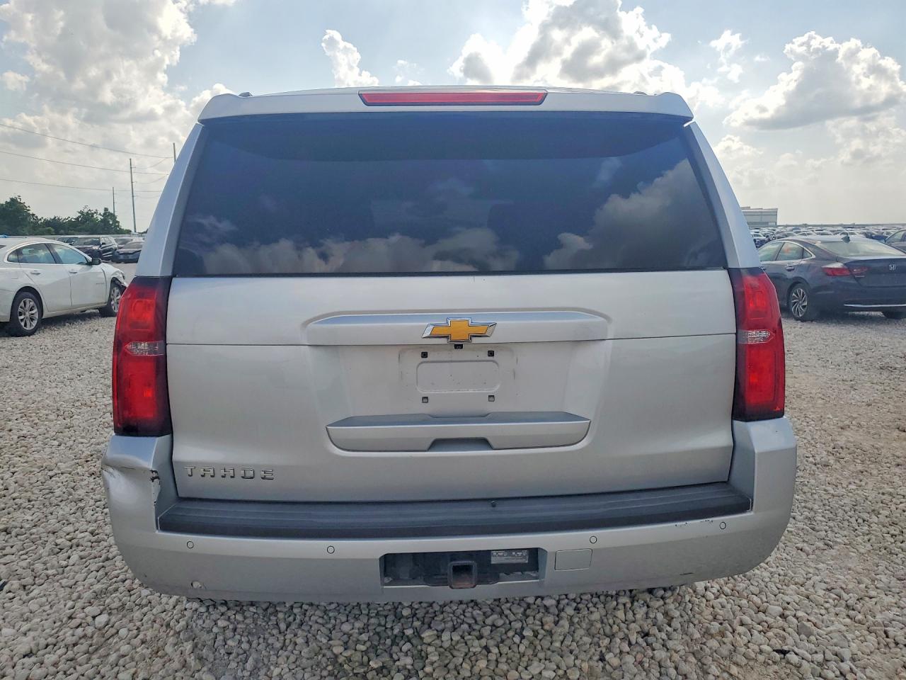 2015 Chevrolet Tahoe Silver vin: 1GNSCBKCXFR247380