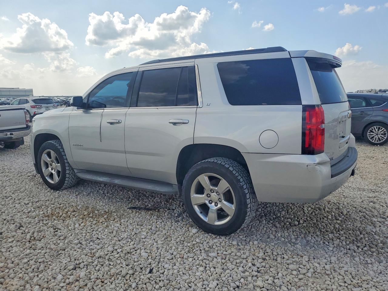 2015 Chevrolet Tahoe Silver vin: 1GNSCBKCXFR247380