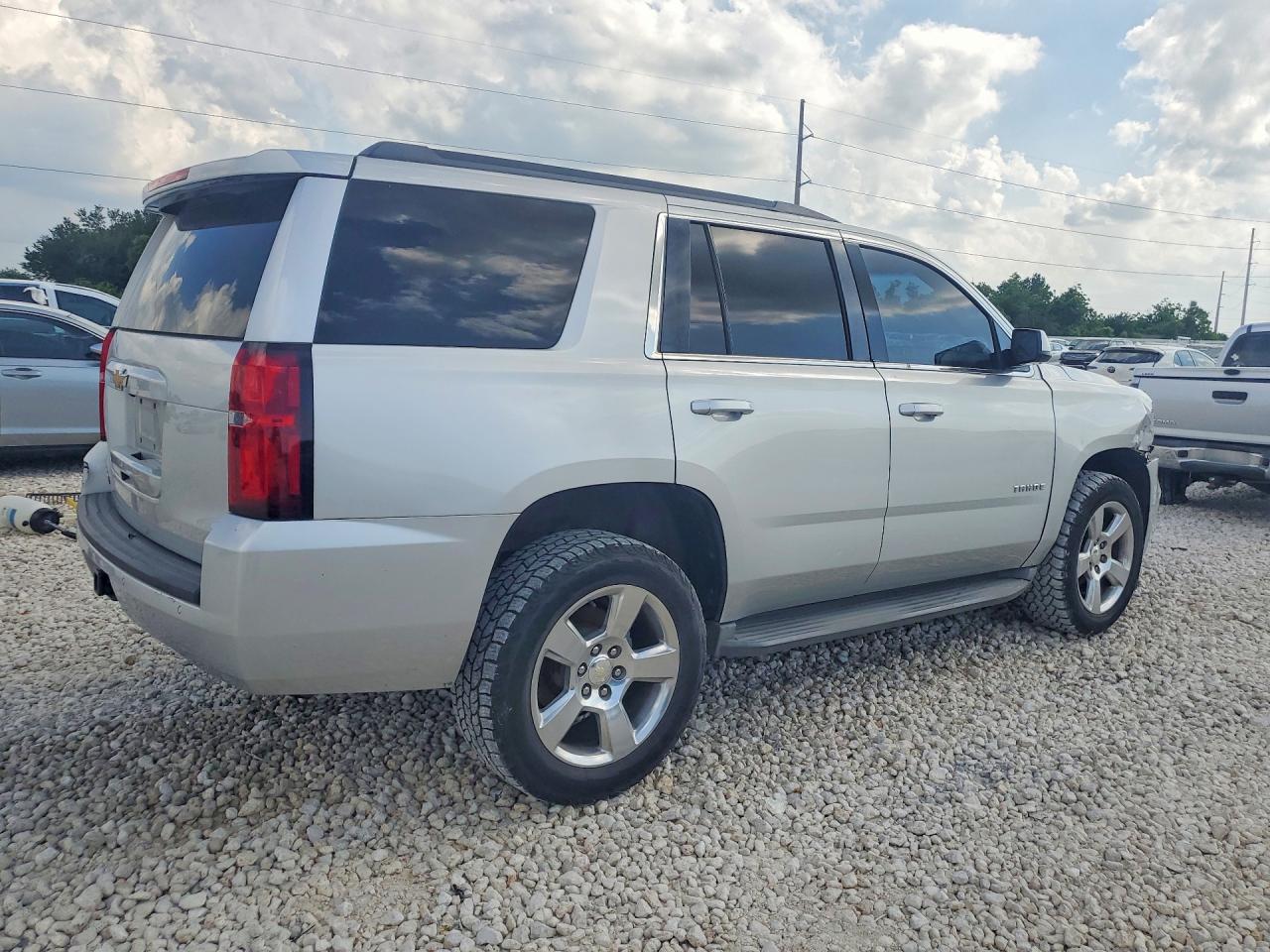 2015 Chevrolet Tahoe Silver vin: 1GNSCBKCXFR247380