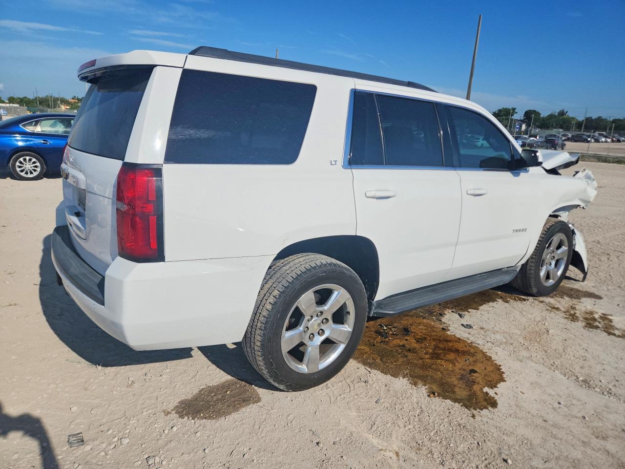 2015 Chevrolet Tahoe C1500 Lt White vin: 1GNSCBKCXFR284560