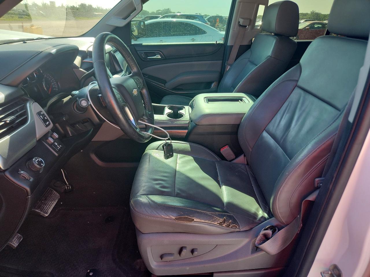 2015 Chevrolet Tahoe C1500 Lt White vin: 1GNSCBKCXFR284560