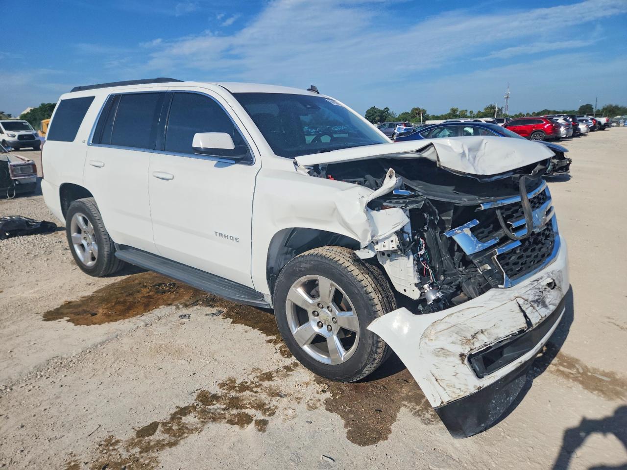 2015 Chevrolet Tahoe C1500 Lt White vin: 1GNSCBKCXFR284560