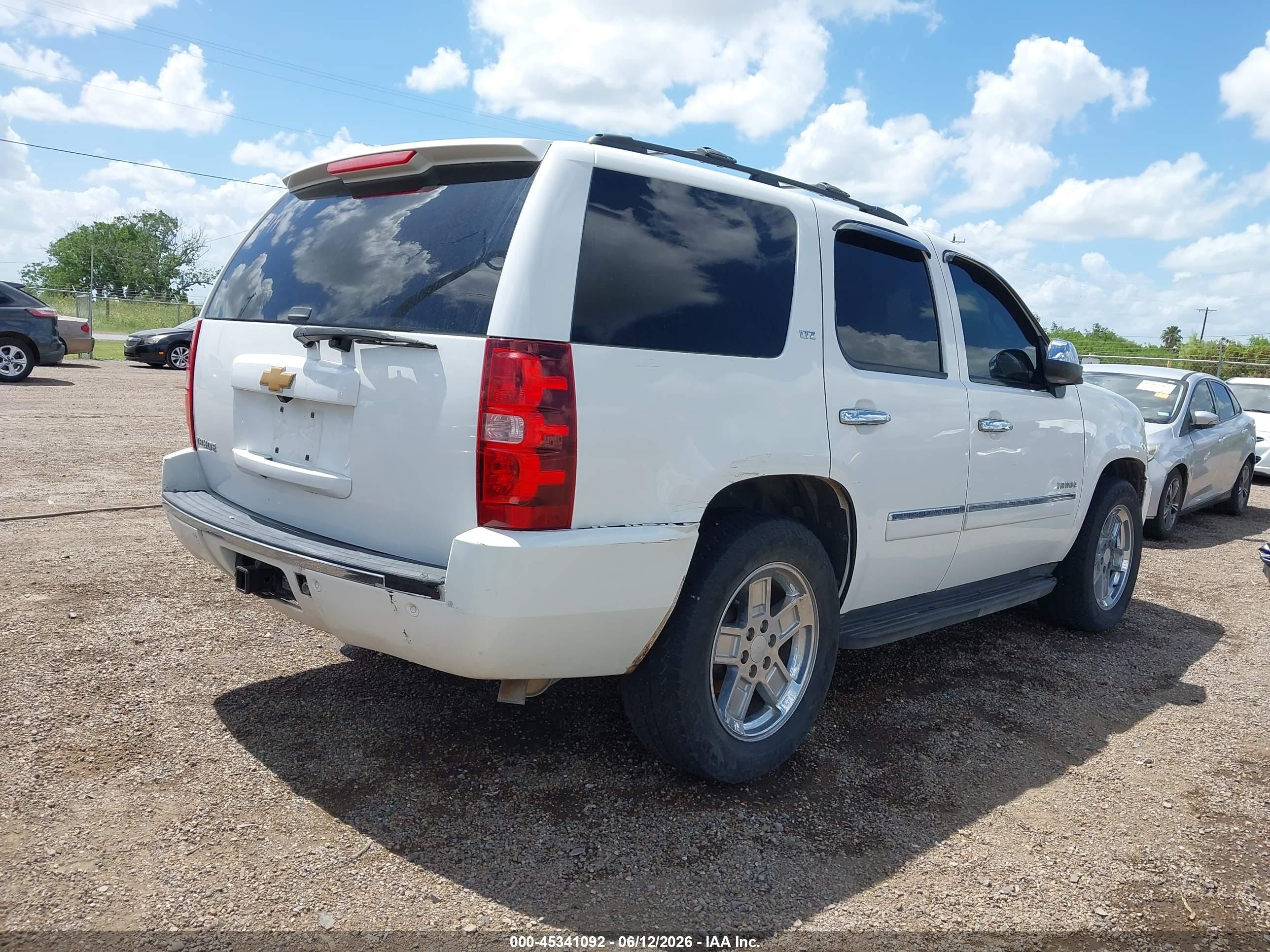 2014 Chevrolet Tahoe Ltz White vin: 1GNSCCE00ER175241