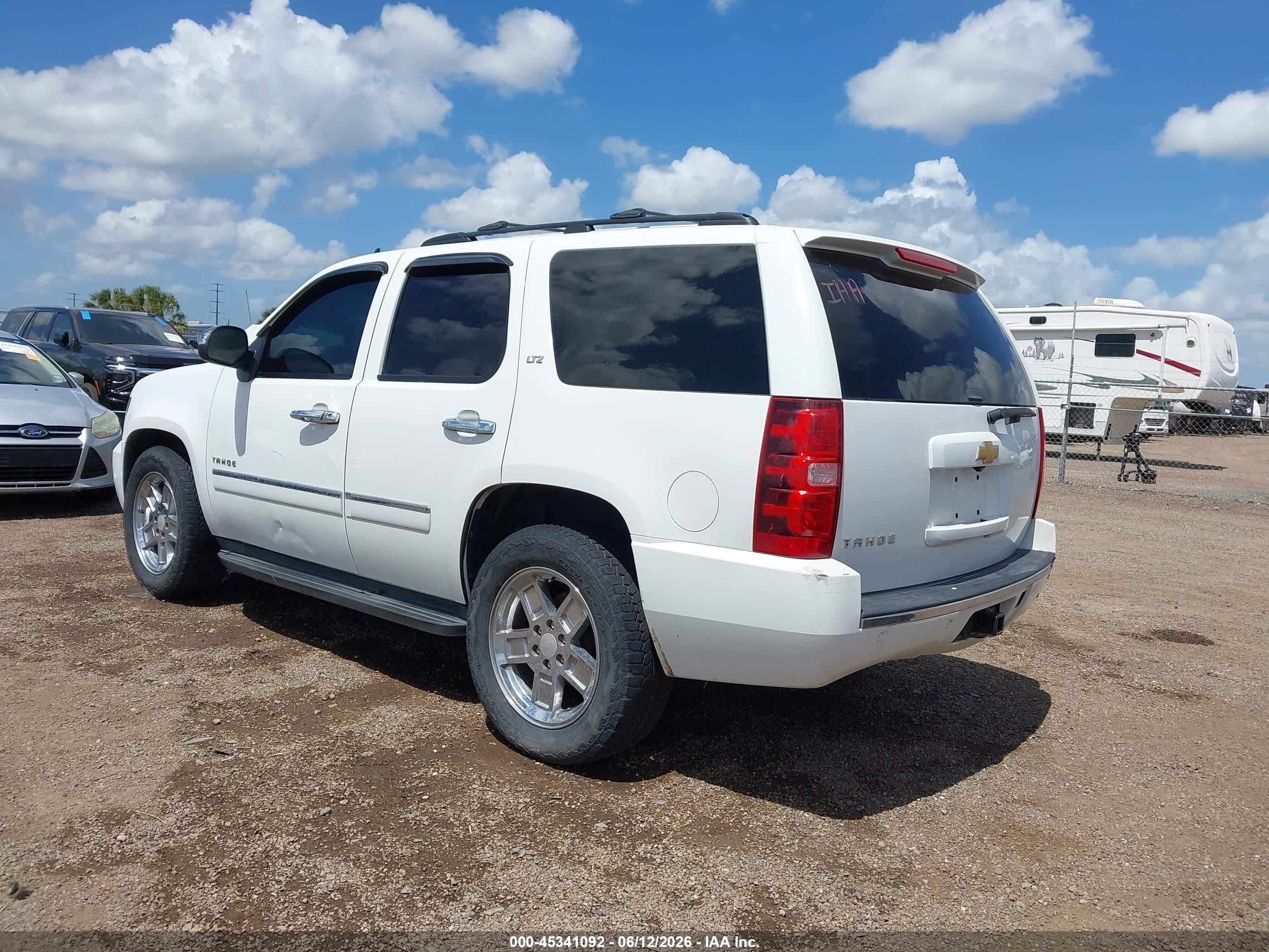 2014 Chevrolet Tahoe Ltz White vin: 1GNSCCE00ER175241