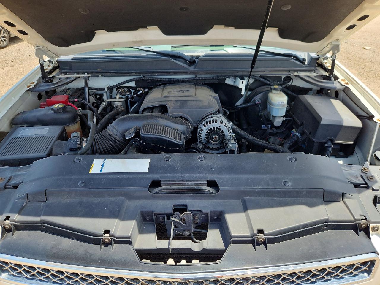 2011 Chevrolet Tahoe C1500 Ltz Белый vin: 1GNSCCE01BR196045