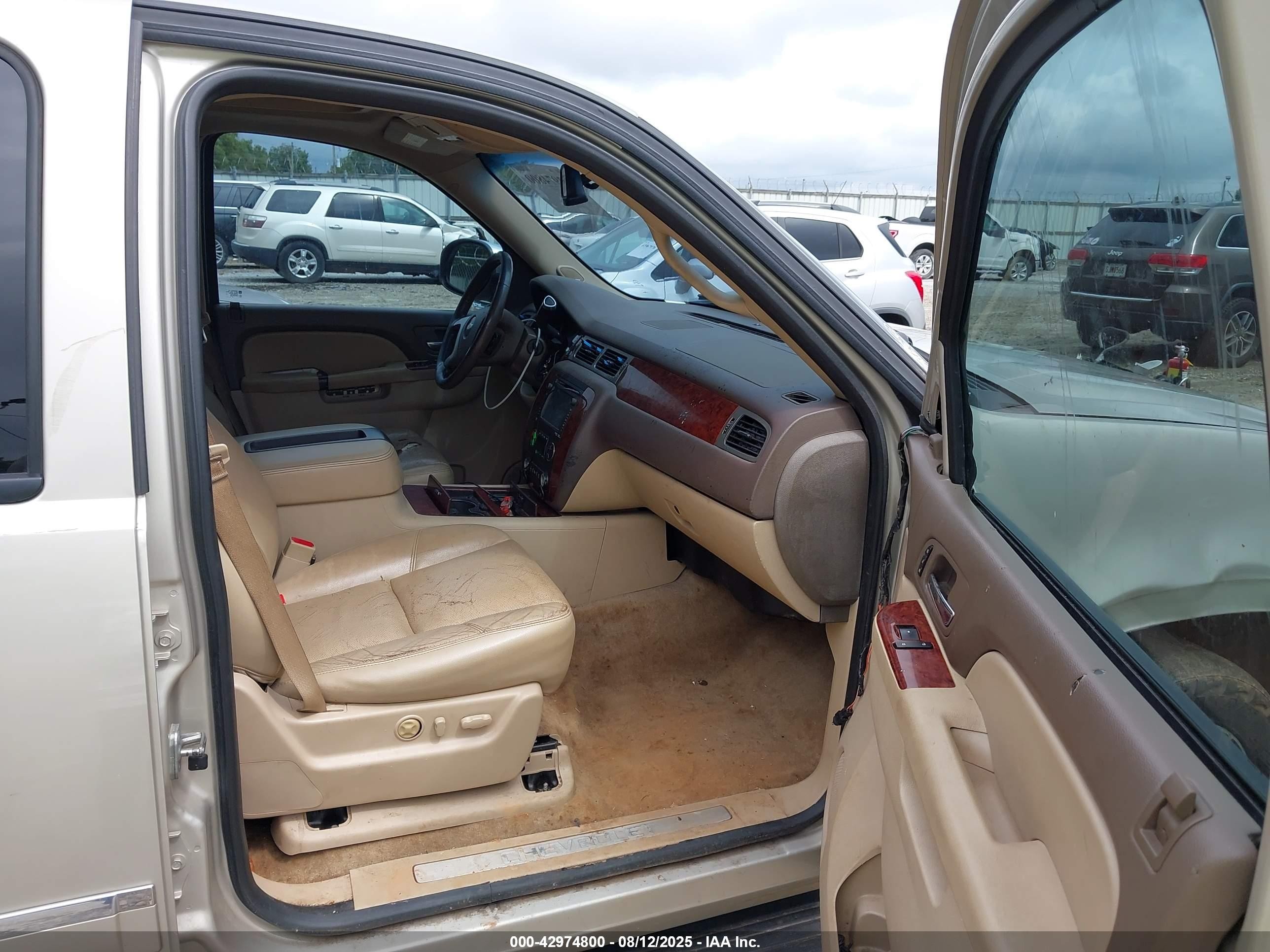 2013 Chevrolet Tahoe Ltz Tan vin: 1GNSCCE01DR144918