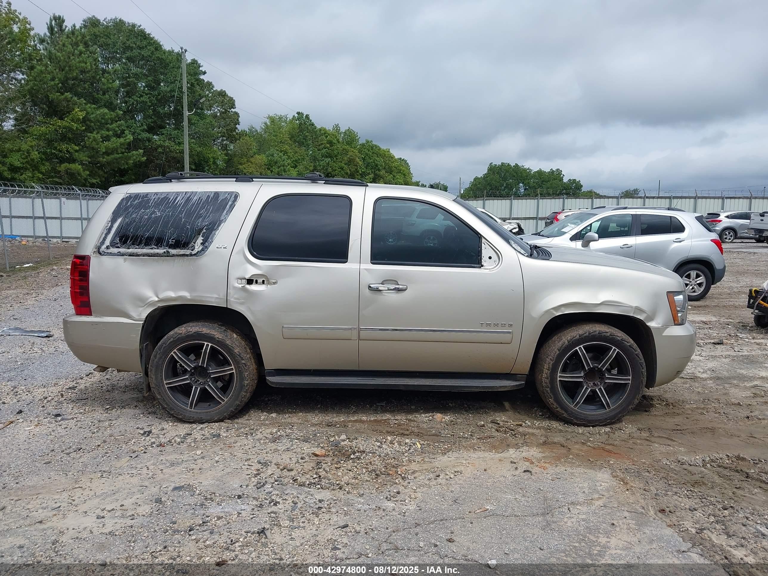 2013 Chevrolet Tahoe Ltz Tan vin: 1GNSCCE01DR144918