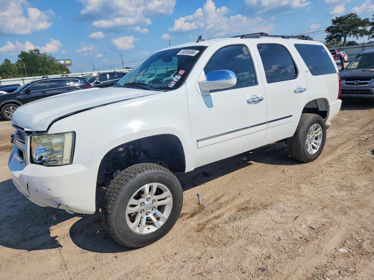 2011 Chevrolet Tahoe C1500 Ltz White vin: 1GNSCCE02BR172448
