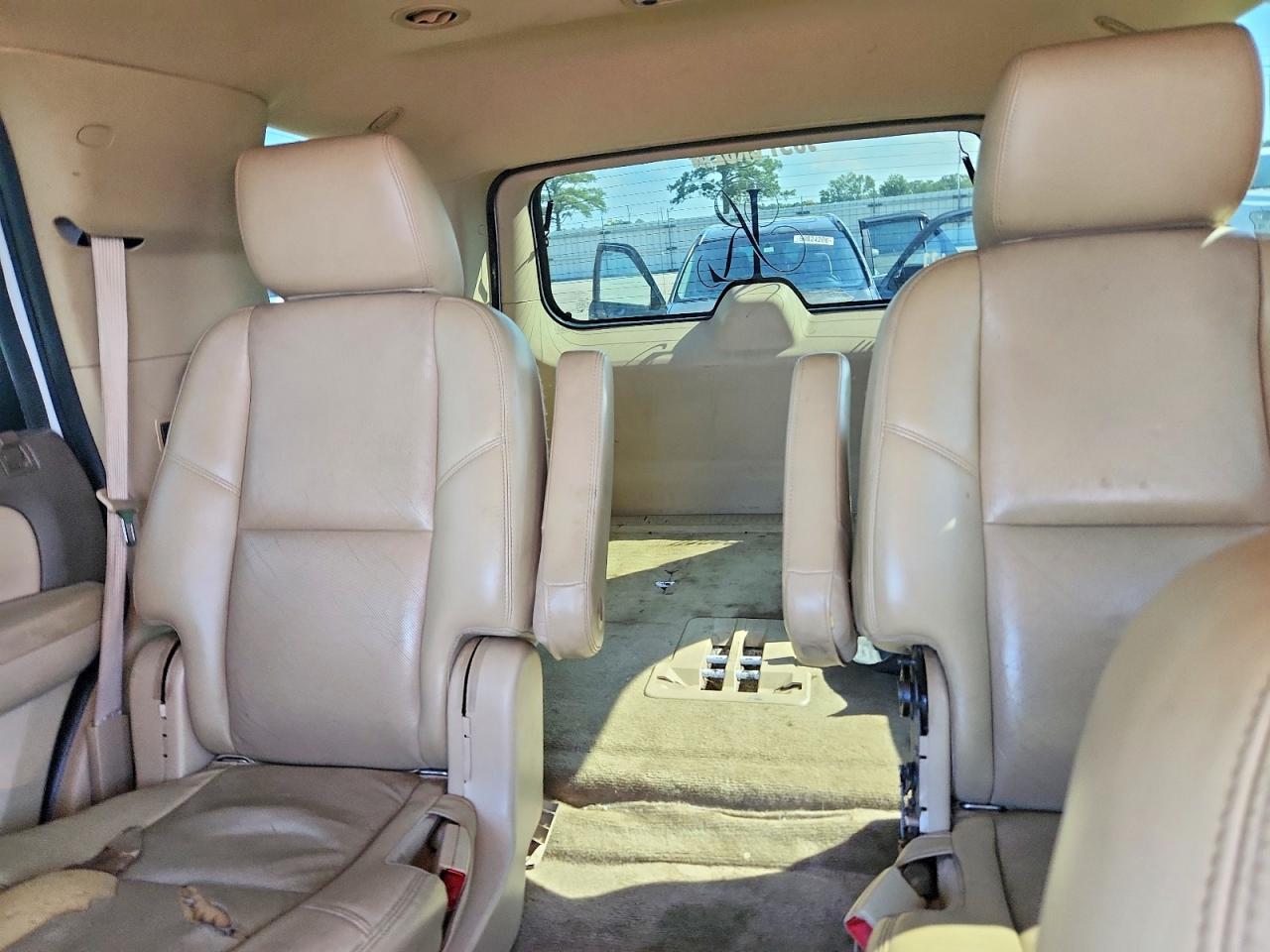 2011 Chevrolet Tahoe C1500 Ltz White vin: 1GNSCCE02BR172448