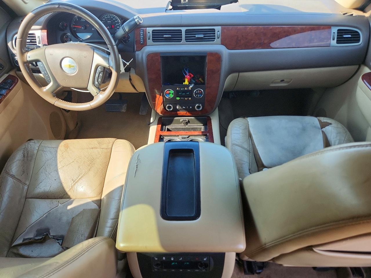 2011 Chevrolet Tahoe C1500 Ltz White vin: 1GNSCCE02BR172448