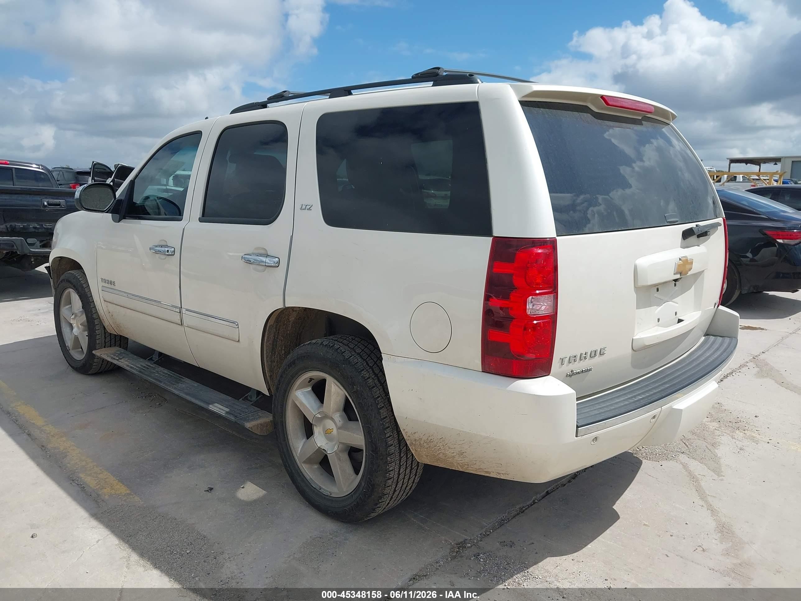 2012 Chevrolet Tahoe Ltz White vin: 1GNSCCE02CR308367