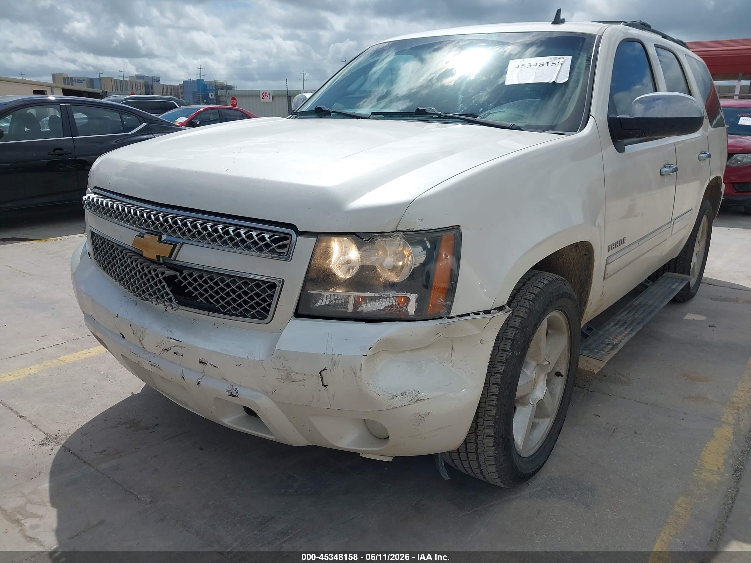 2012 Chevrolet Tahoe Ltz White vin: 1GNSCCE02CR308367