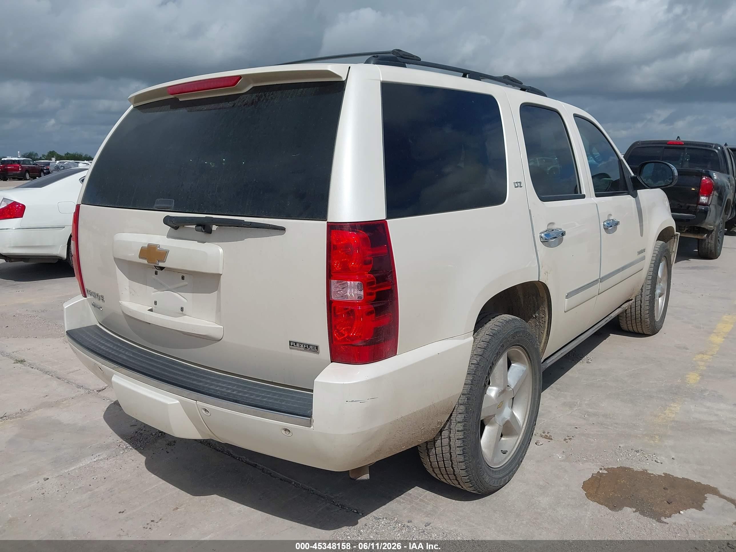 2012 Chevrolet Tahoe Ltz White vin: 1GNSCCE02CR308367