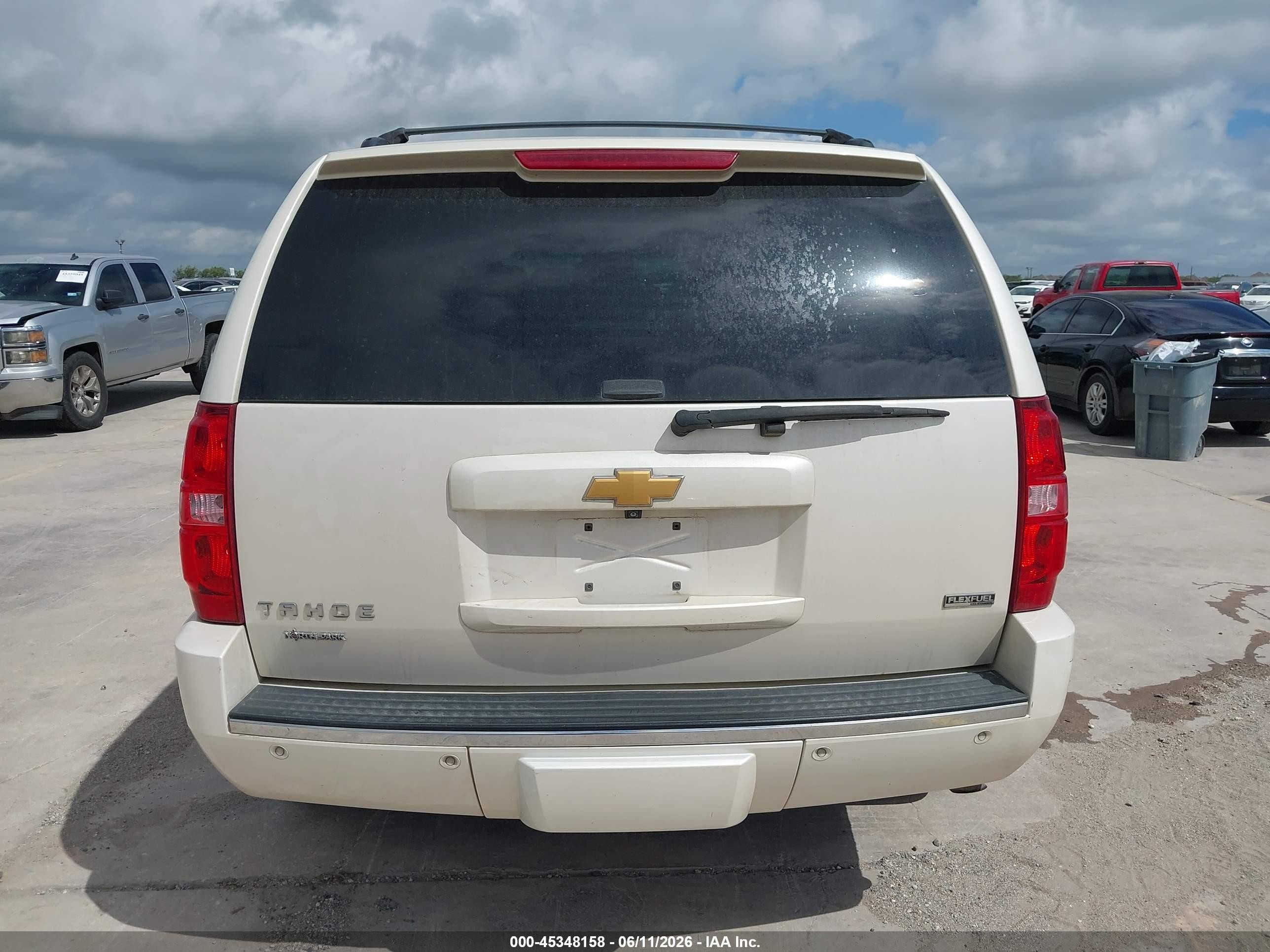 2012 Chevrolet Tahoe Ltz White vin: 1GNSCCE02CR308367