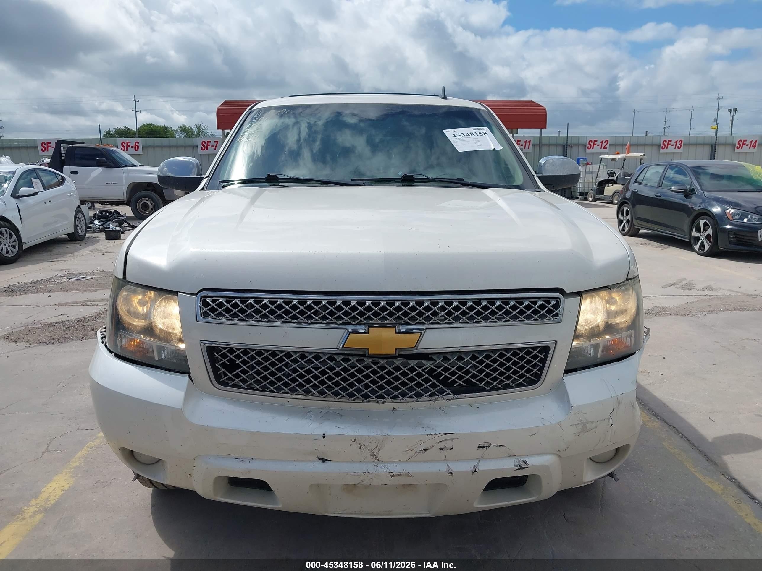 2012 Chevrolet Tahoe Ltz White vin: 1GNSCCE02CR308367