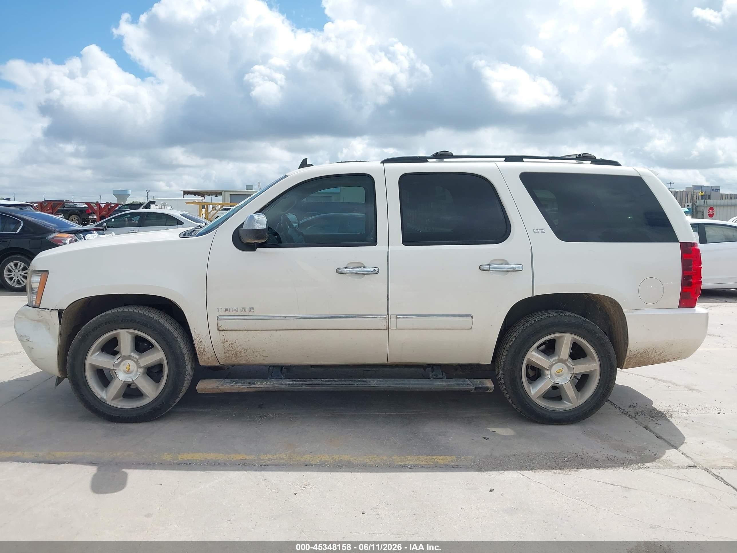 2012 Chevrolet Tahoe Ltz White vin: 1GNSCCE02CR308367