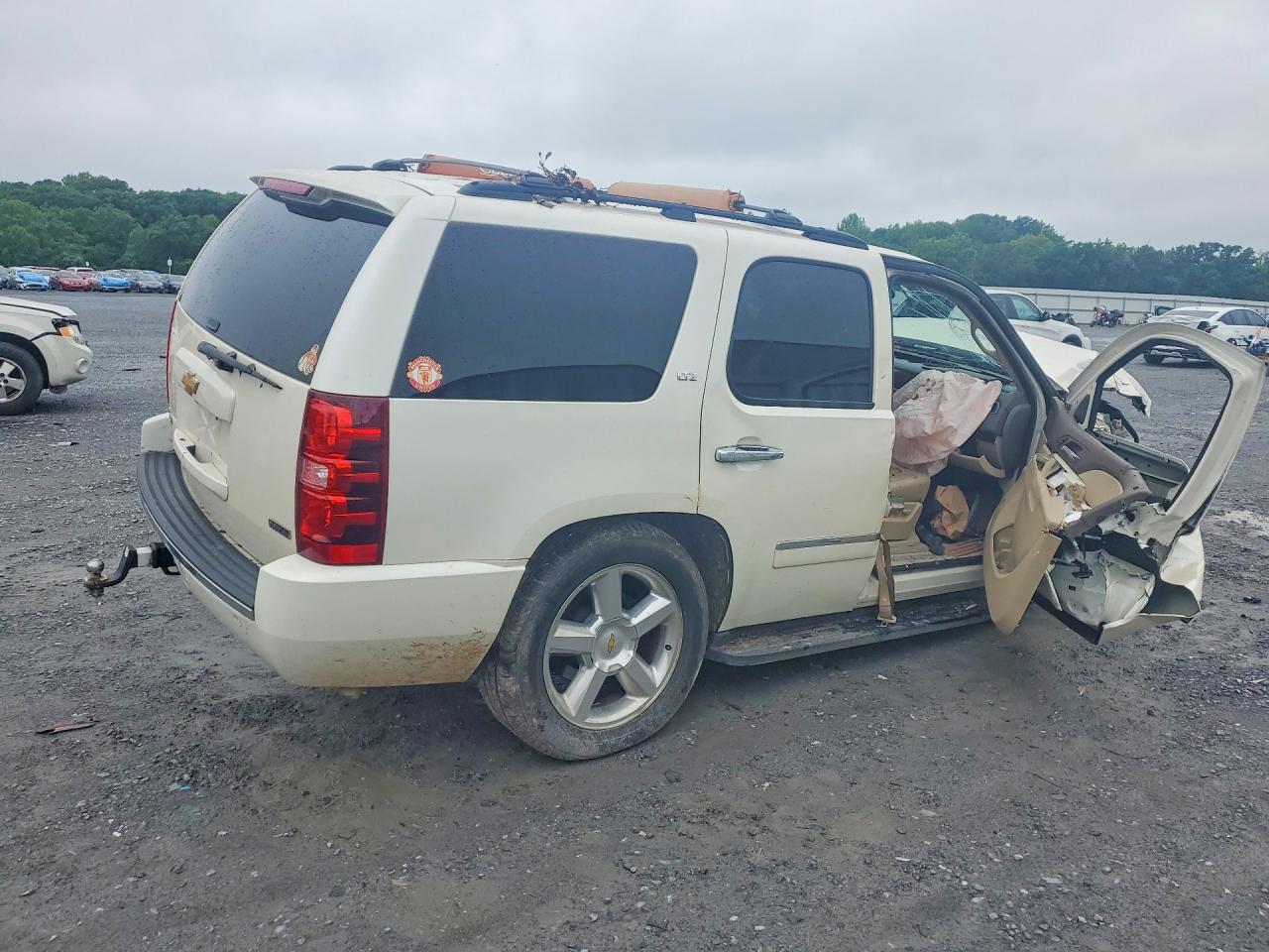 2012 Chevrolet Tahoe C1500 Ltz Белый vin: 1GNSCCE02CR324701