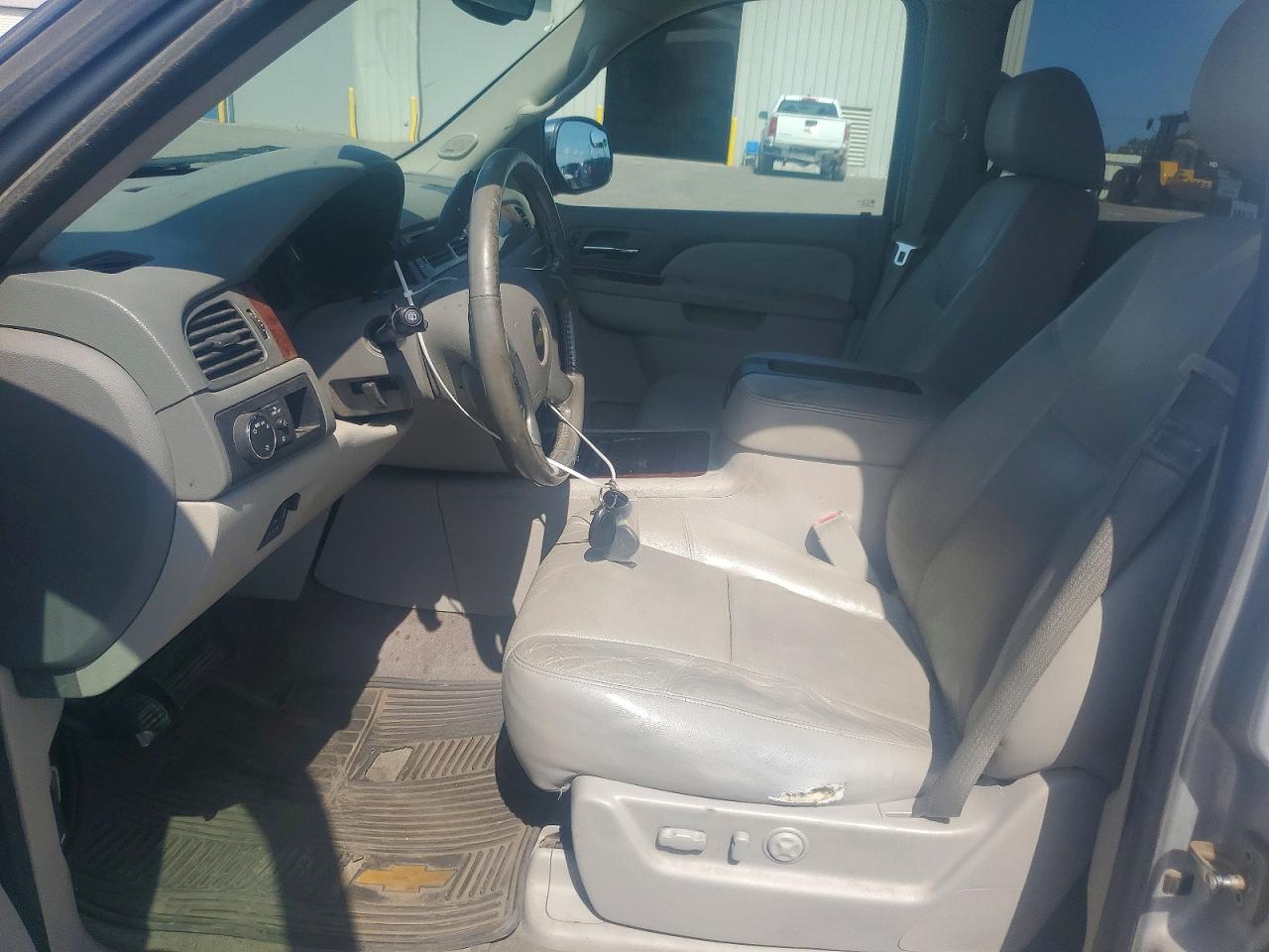 2013 Chevrolet Tahoe C1500 Ltz Silver vin: 1GNSCCE02DR139498