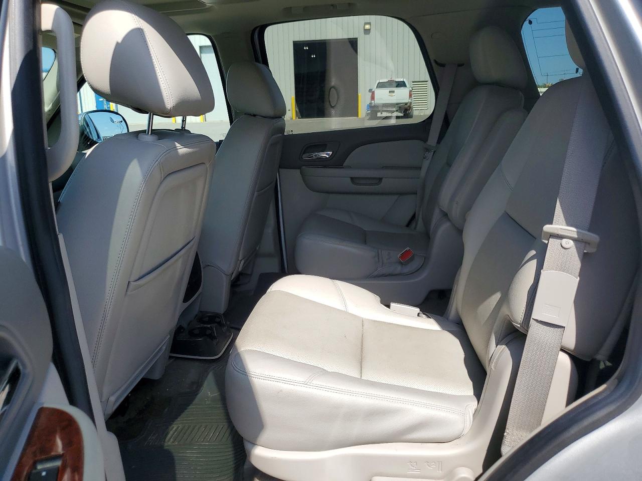 2013 Chevrolet Tahoe C1500 Ltz Silver vin: 1GNSCCE02DR139498