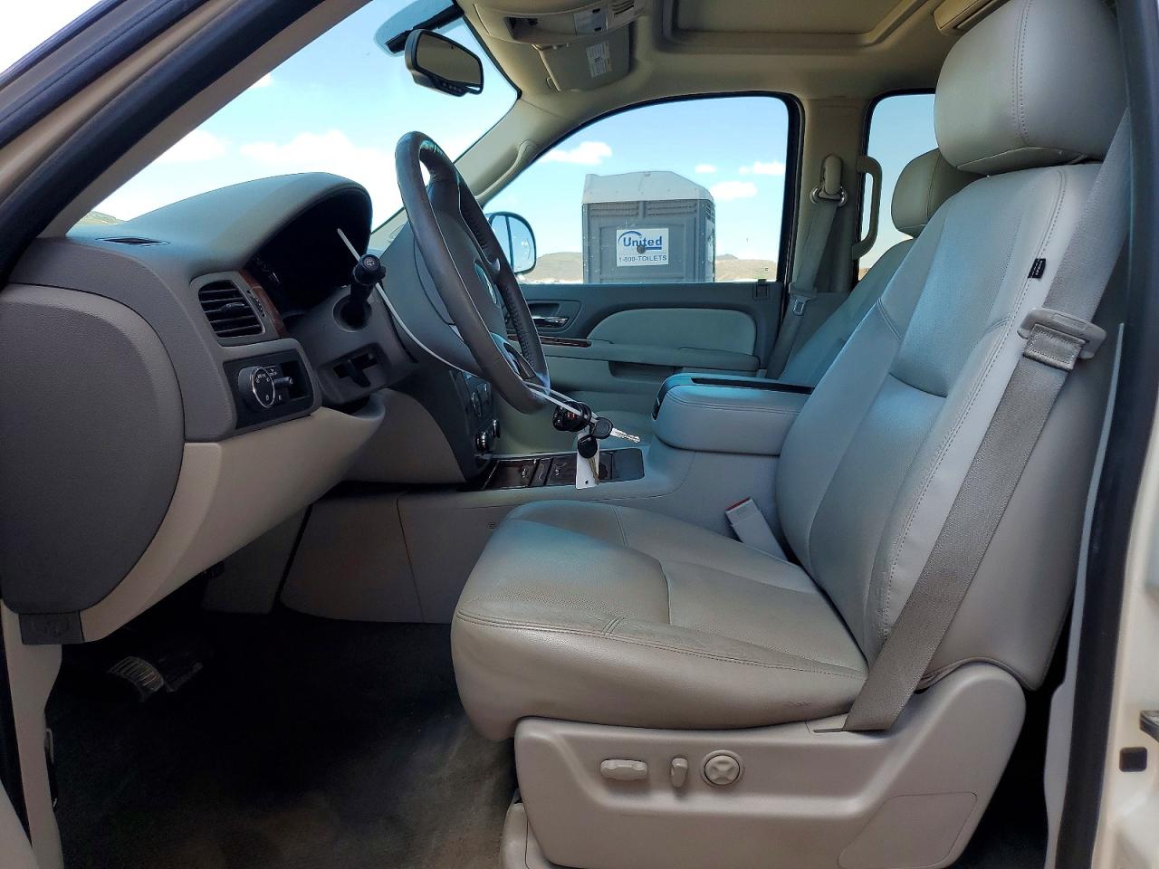 2013 Chevrolet Tahoe C1500 Ltz White vin: 1GNSCCE04DR132407