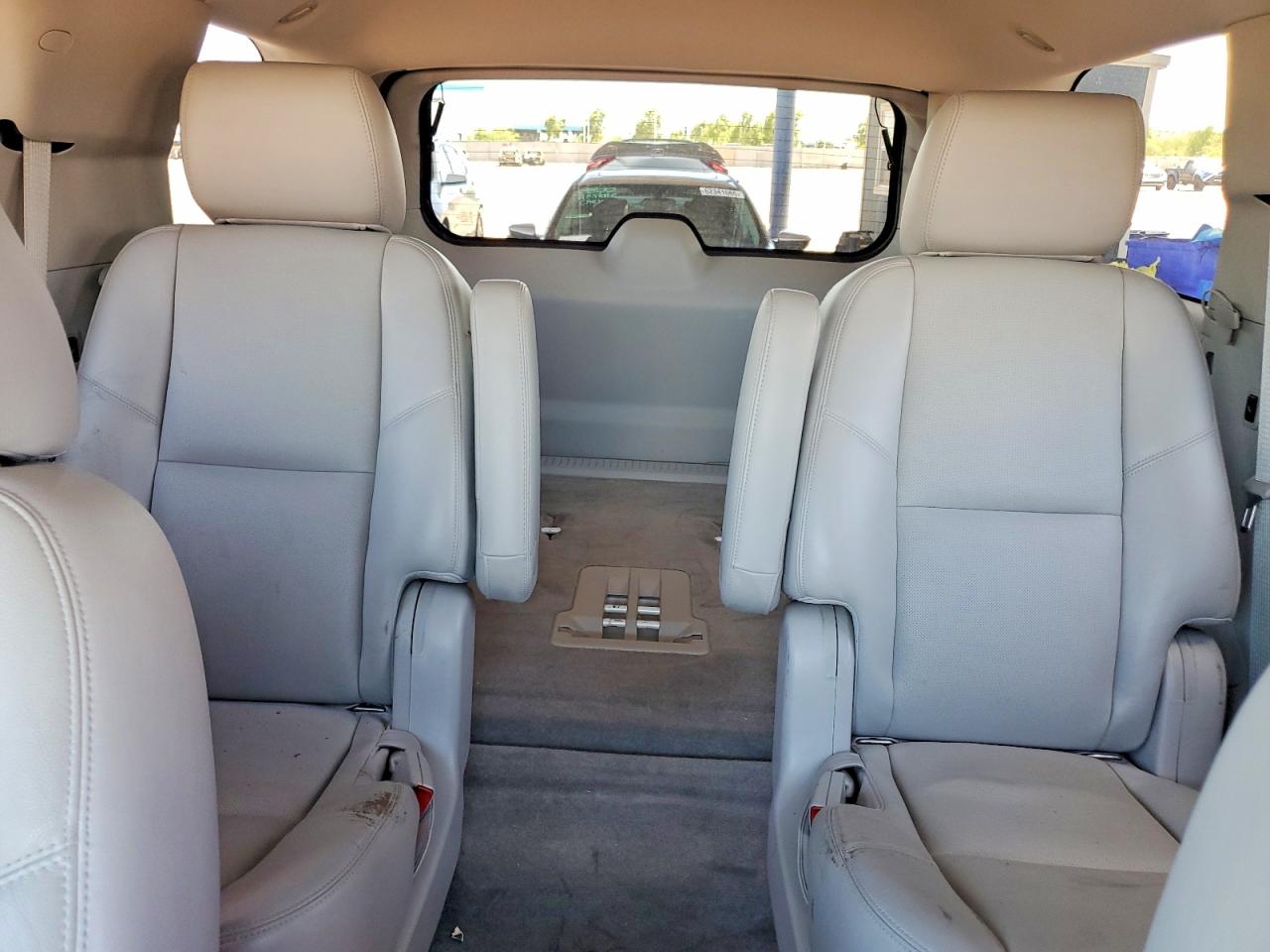 2013 Chevrolet Tahoe C1500 Ltz White vin: 1GNSCCE04DR132407