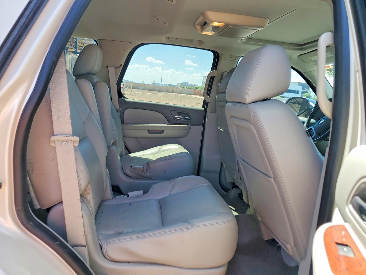 2013 Chevrolet Tahoe C1500 Ltz White vin: 1GNSCCE04DR132407
