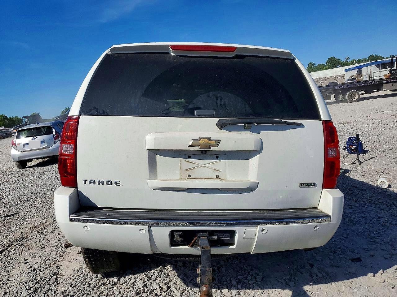 2011 Chevrolet Tahoe C1500 Ltz White vin: 1GNSCCE05BR125902