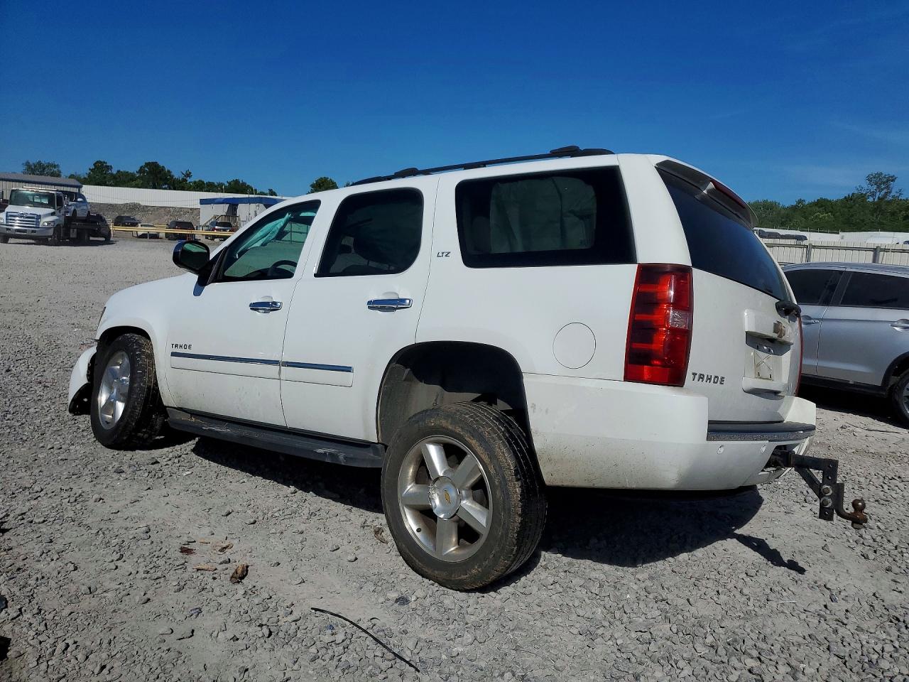 2011 Chevrolet Tahoe C1500 Ltz White vin: 1GNSCCE05BR125902