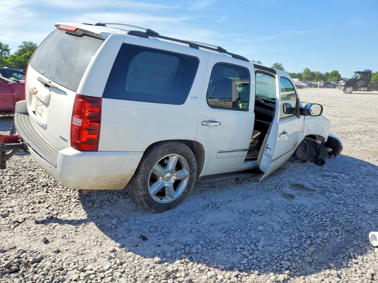 2011 Chevrolet Tahoe C1500 Ltz White vin: 1GNSCCE05BR125902