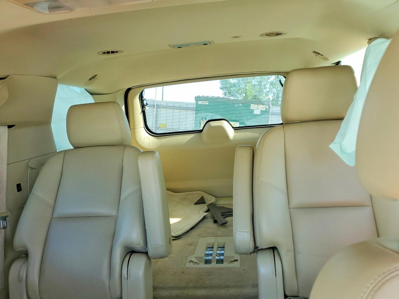 2011 Chevrolet Tahoe C1500 Ltz White vin: 1GNSCCE05BR125902