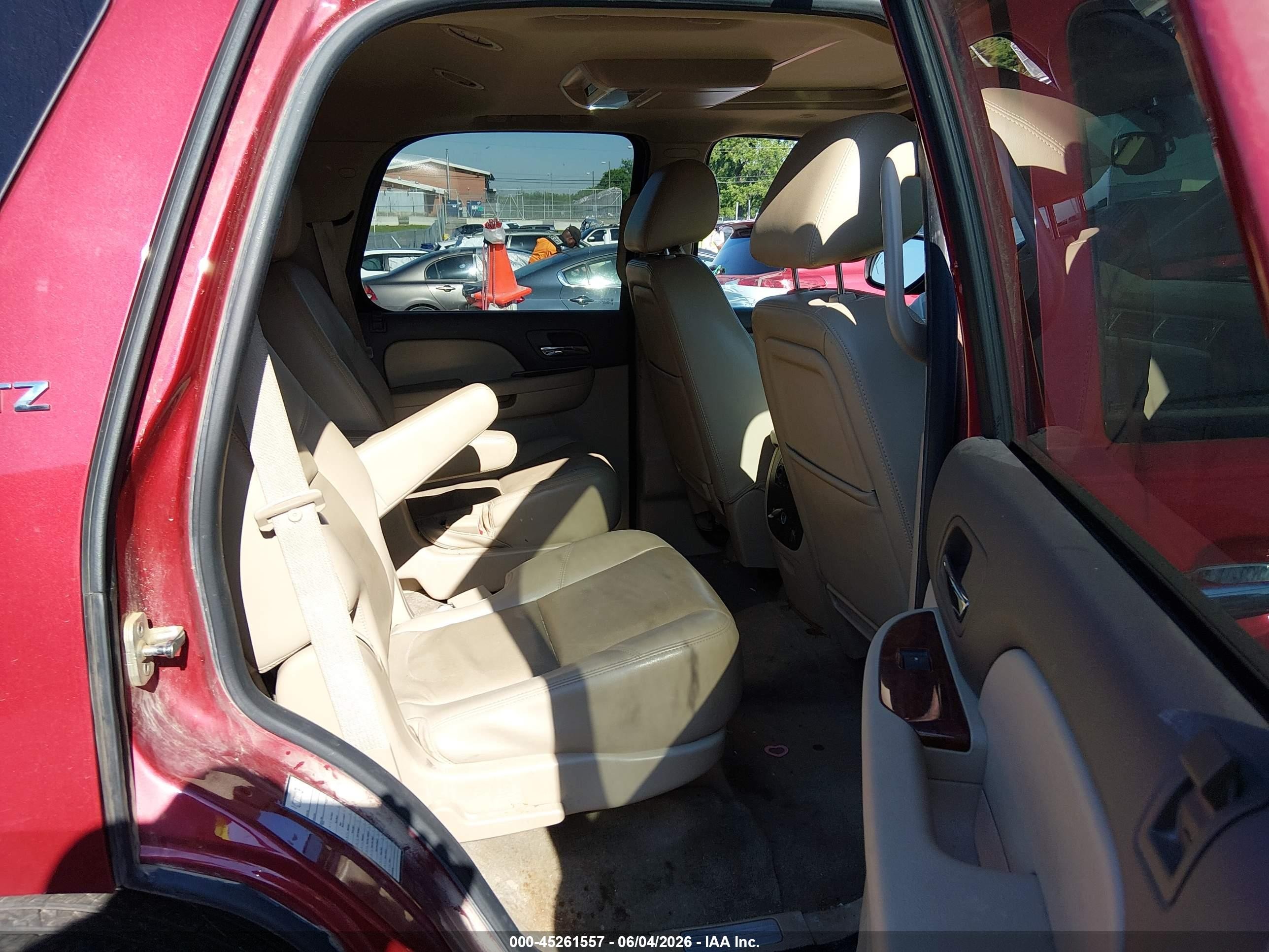 2014 Chevrolet Tahoe Ltz Burgundy vin: 1GNSCCE05ER190494