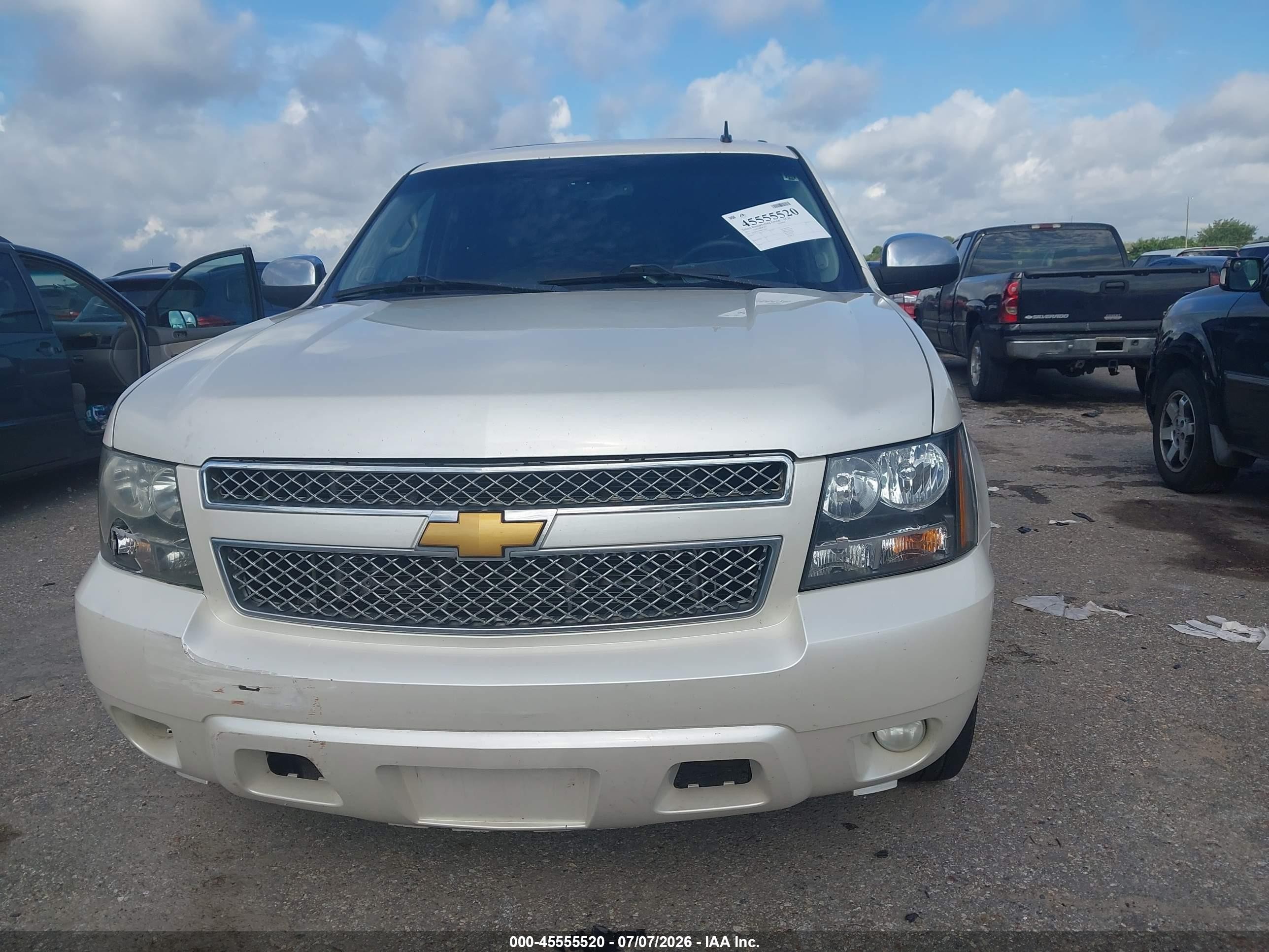 2011 Chevrolet Tahoe Ltz White vin: 1GNSCCE06BR323081