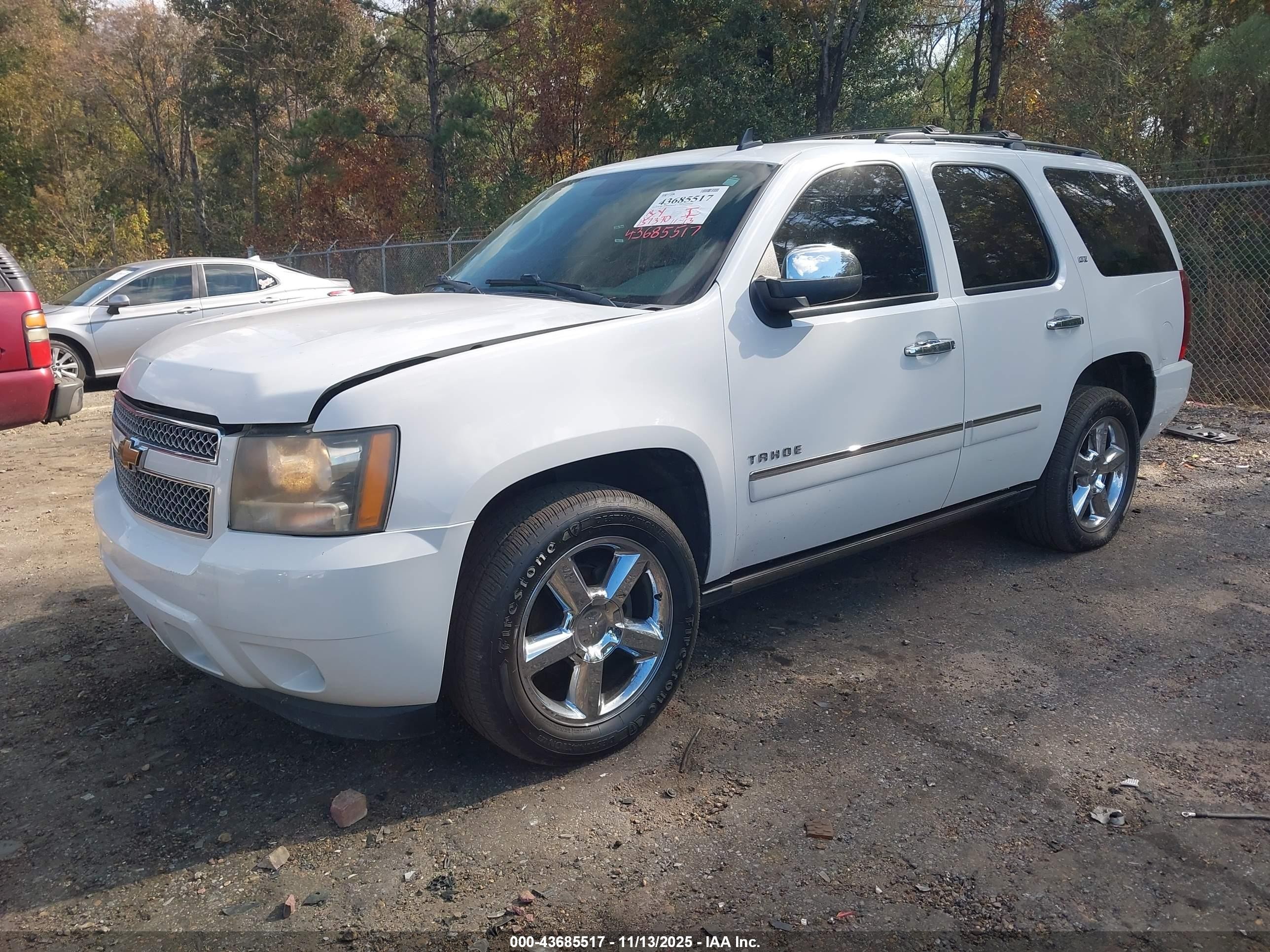 2011 Chevrolet Tahoe Ltz White vin: 1GNSCCE06BR400340