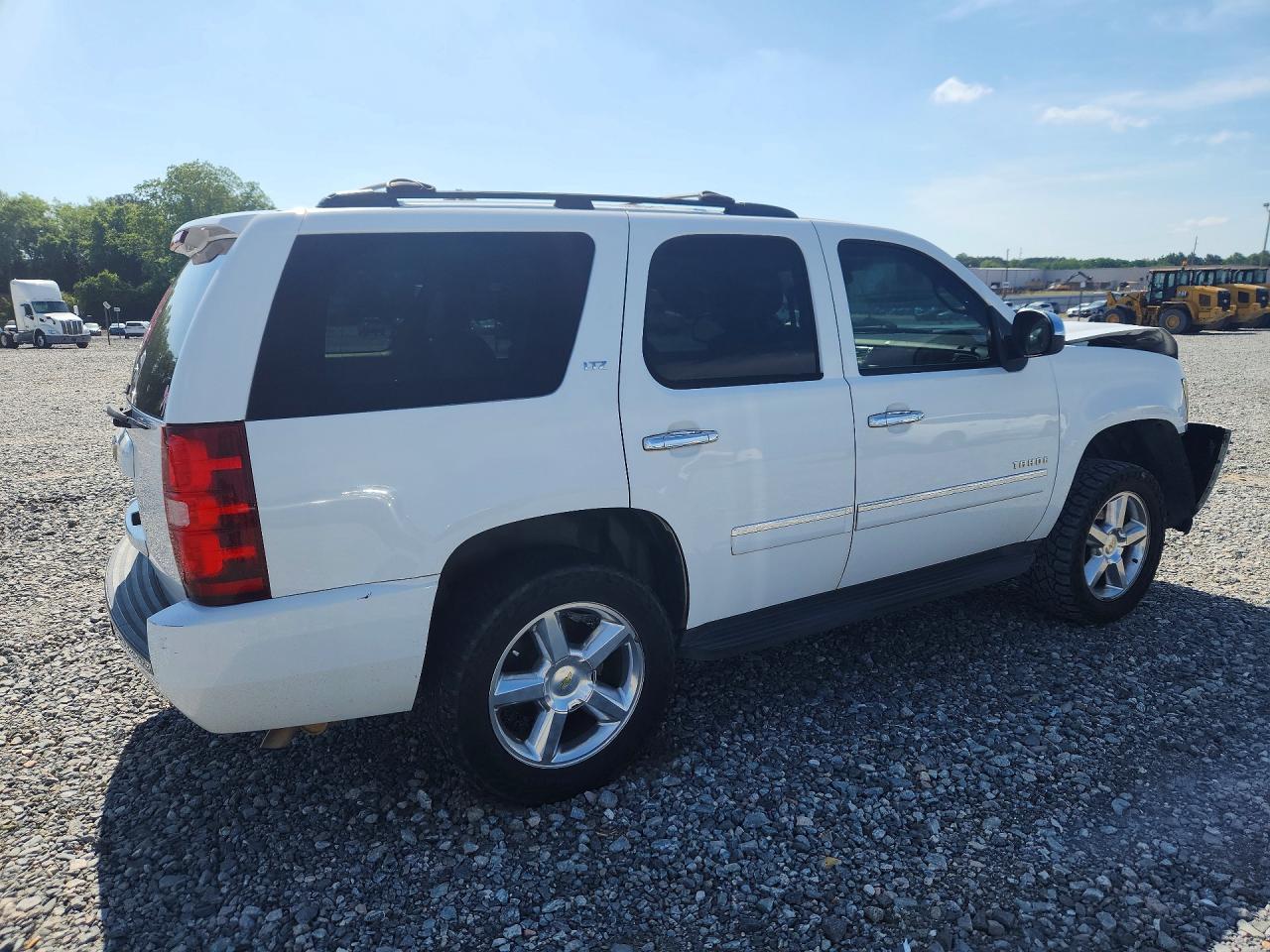 2013 Chevrolet Tahoe C1500 Ltz White vin: 1GNSCCE06DR163707