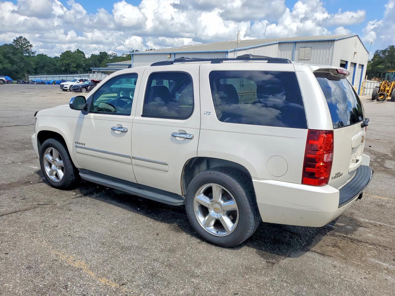 2013 Chevrolet Tahoe C1500 Ltz White vin: 1GNSCCE06DR198330