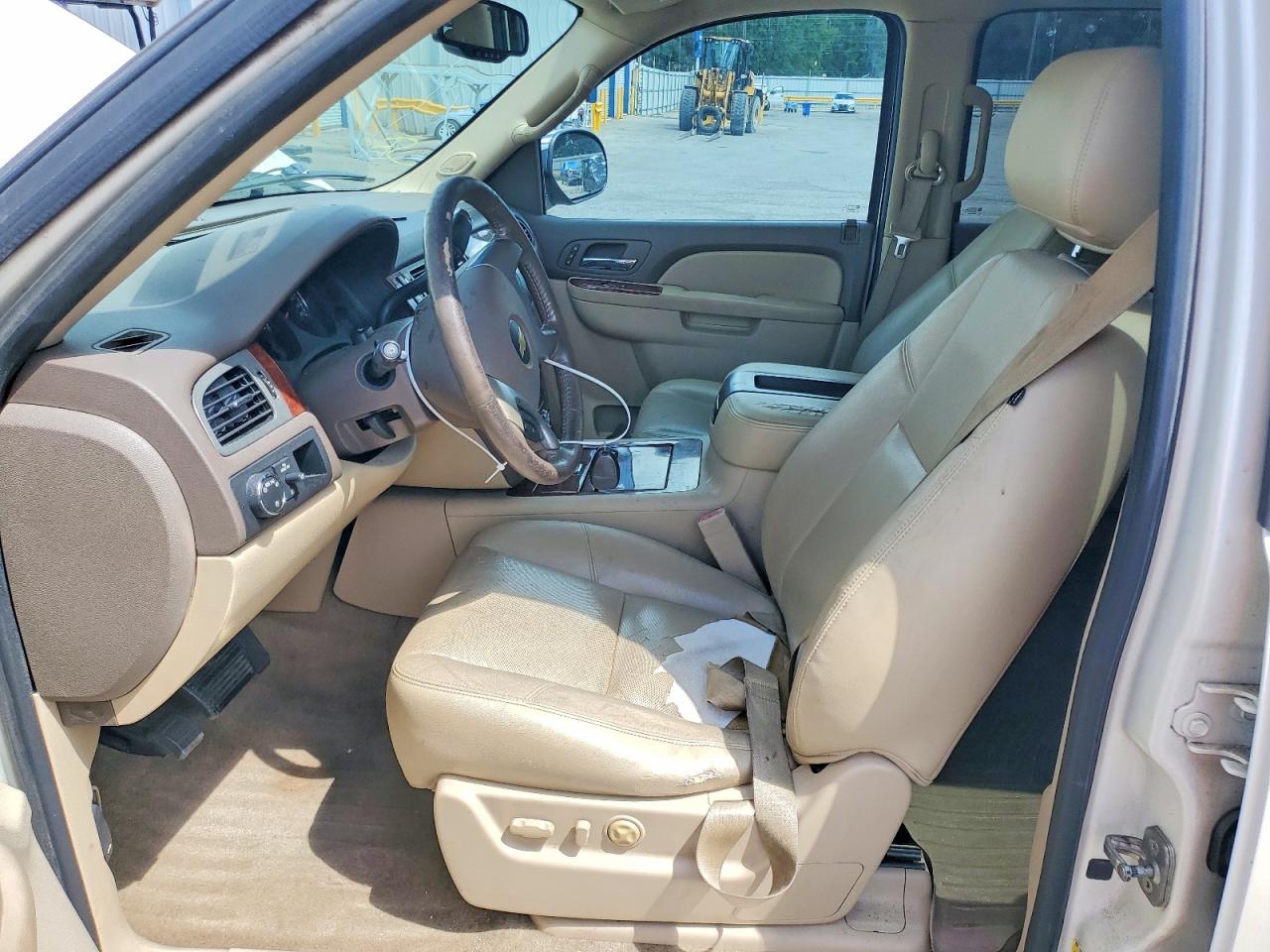 2013 Chevrolet Tahoe C1500 Ltz White vin: 1GNSCCE06DR198330