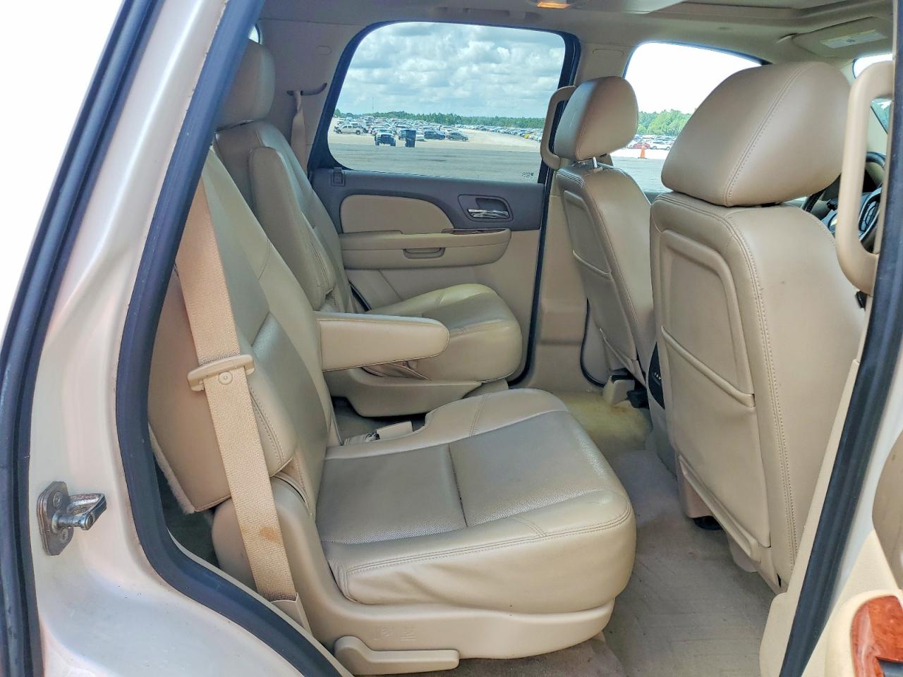 2013 Chevrolet Tahoe C1500 Ltz White vin: 1GNSCCE06DR198330
