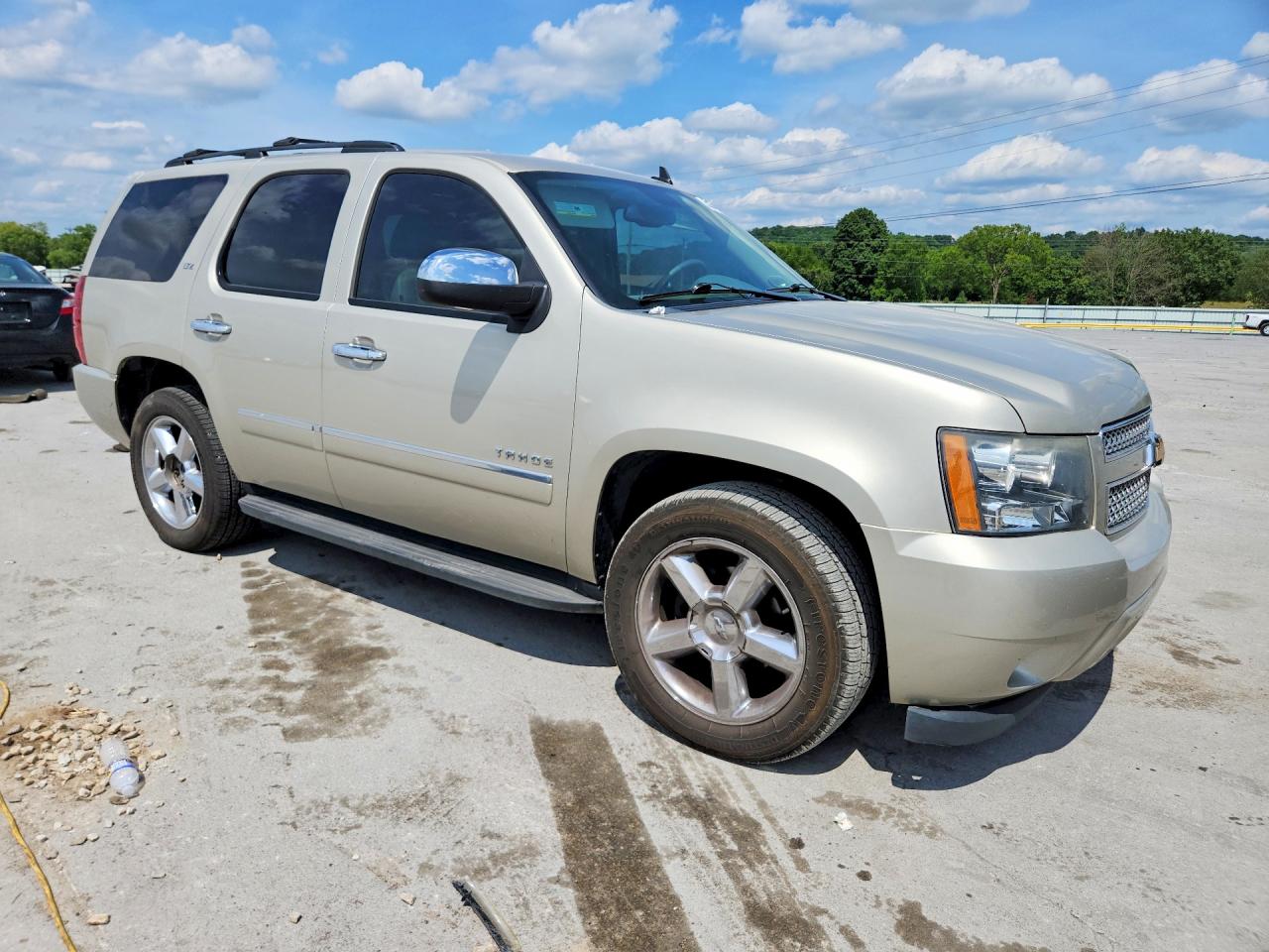 2013 Chevrolet Tahoe C1500 Ltz Beige vin: 1GNSCCE08DR150912