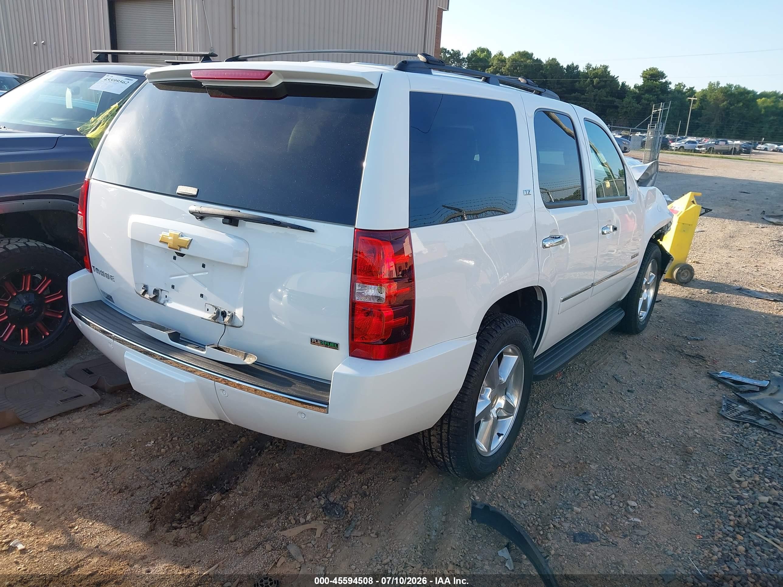 2012 Chevrolet Tahoe Ltz White vin: 1GNSCCE09CR280082