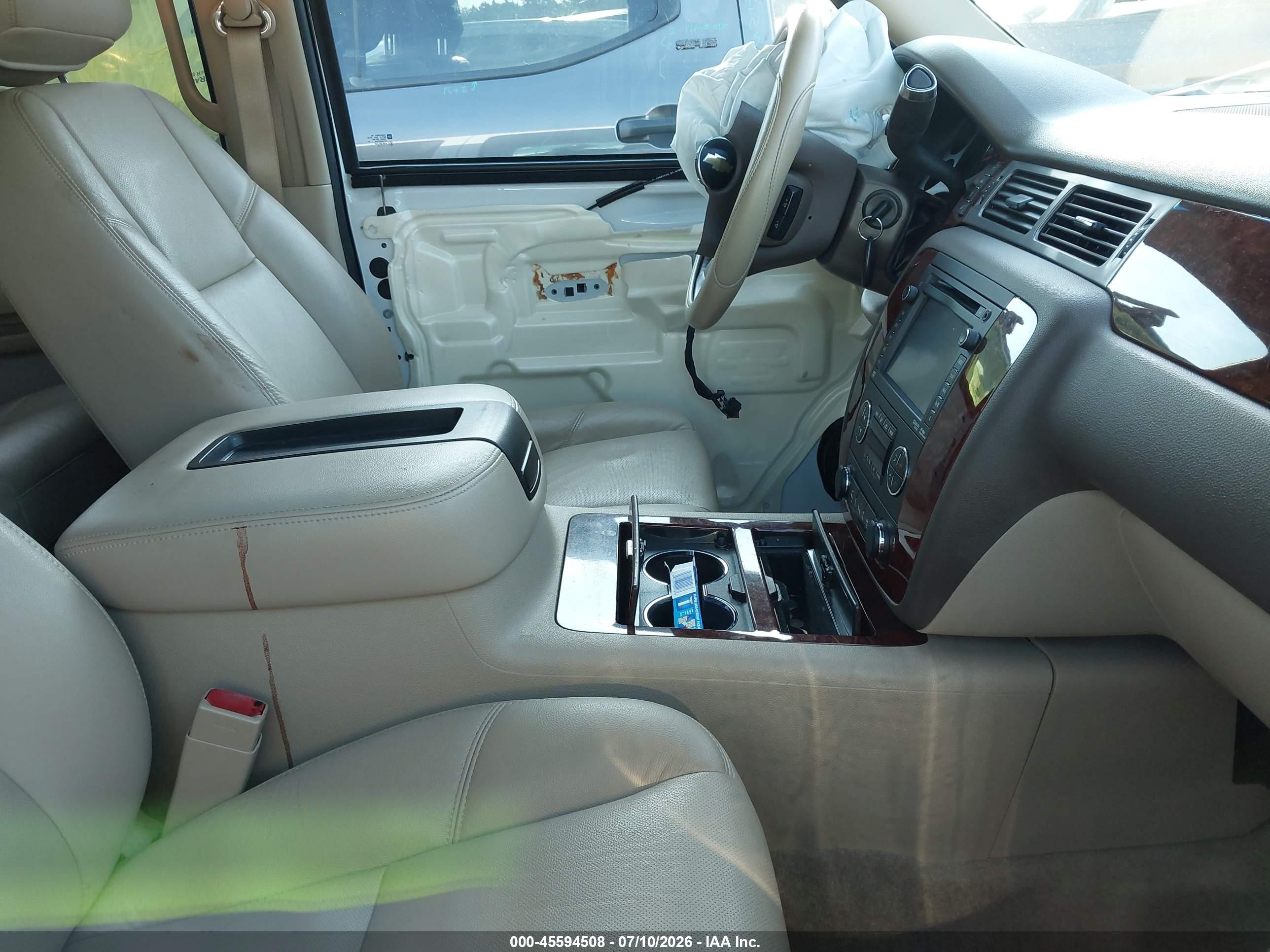 2012 Chevrolet Tahoe Ltz White vin: 1GNSCCE09CR280082