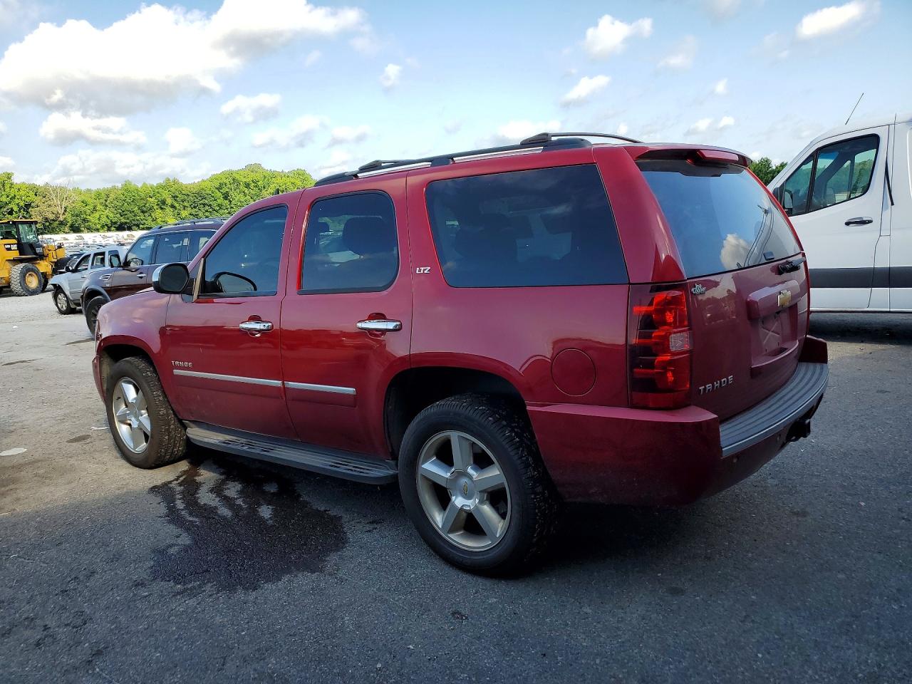 2013 Chevrolet Tahoe C1500 Ltz Красный vin: 1GNSCCE09DR373329