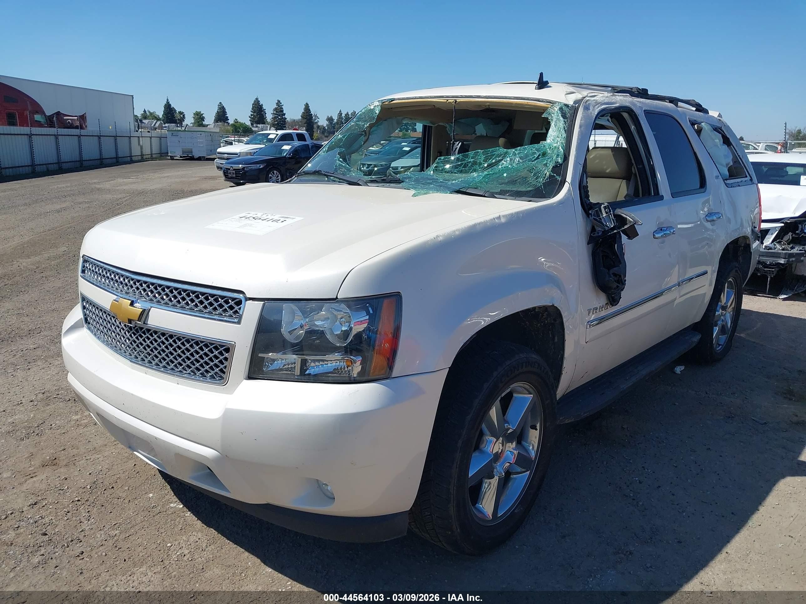 2013 Chevrolet Tahoe Ltz White vin: 1GNSCCE0XDR365627