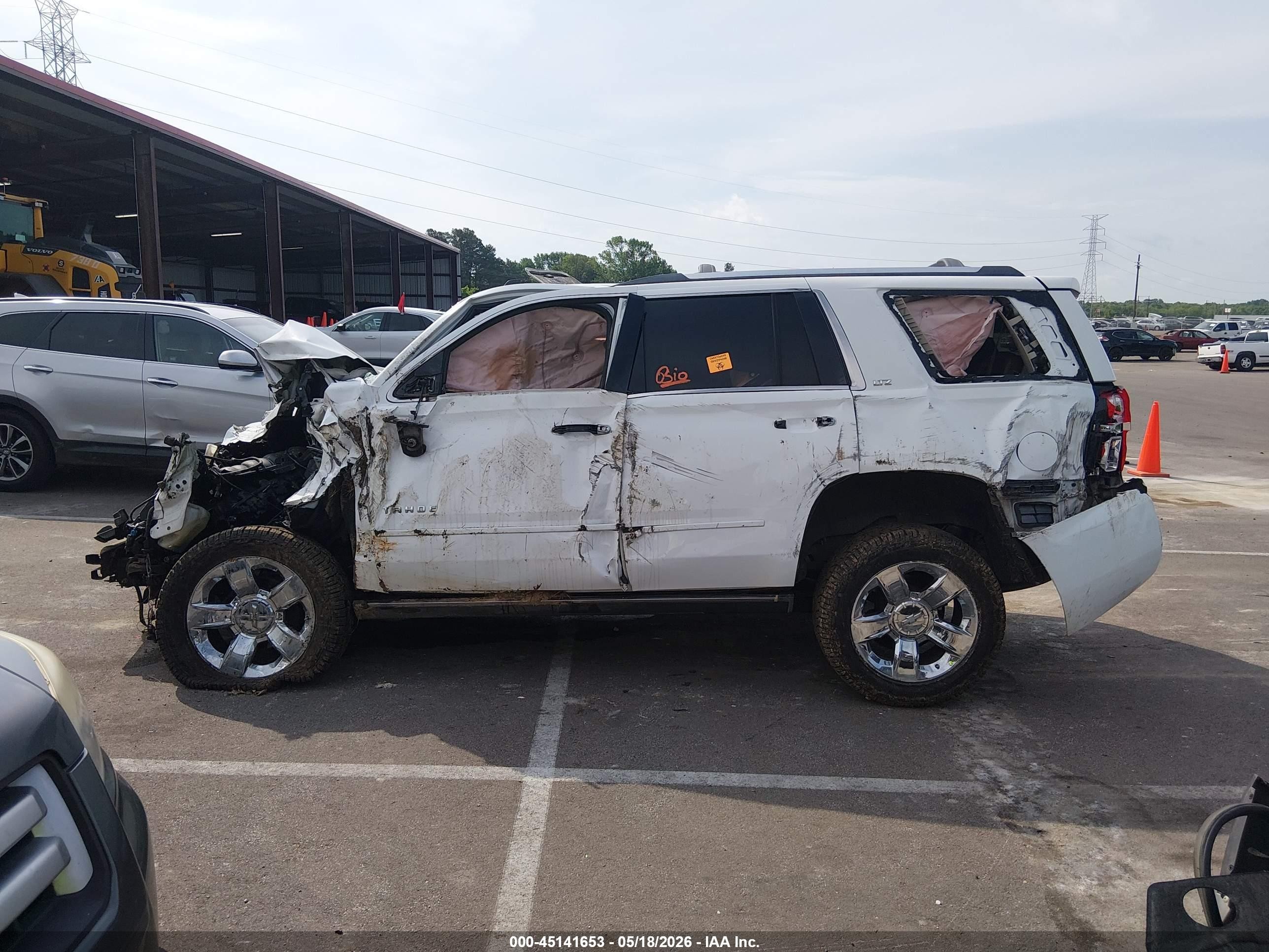 2015 Chevrolet Tahoe Ltz Белый vin: 1GNSCCKC0FR141574