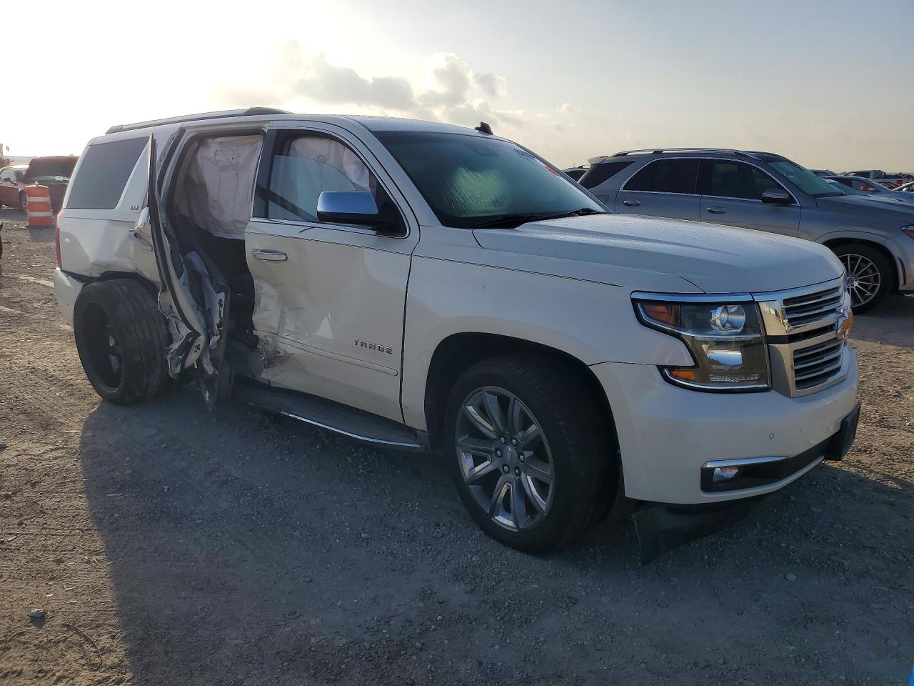2015 Chevrolet Tahoe C1500 Ltz White vin: 1GNSCCKC0FR263318