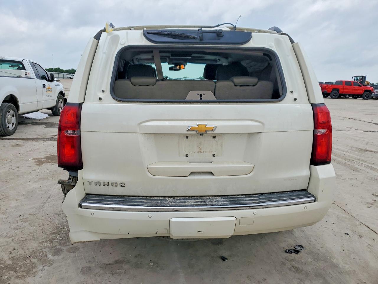 2015 Chevrolet Tahoe C1500 Ltz Белый vin: 1GNSCCKC0FR299865