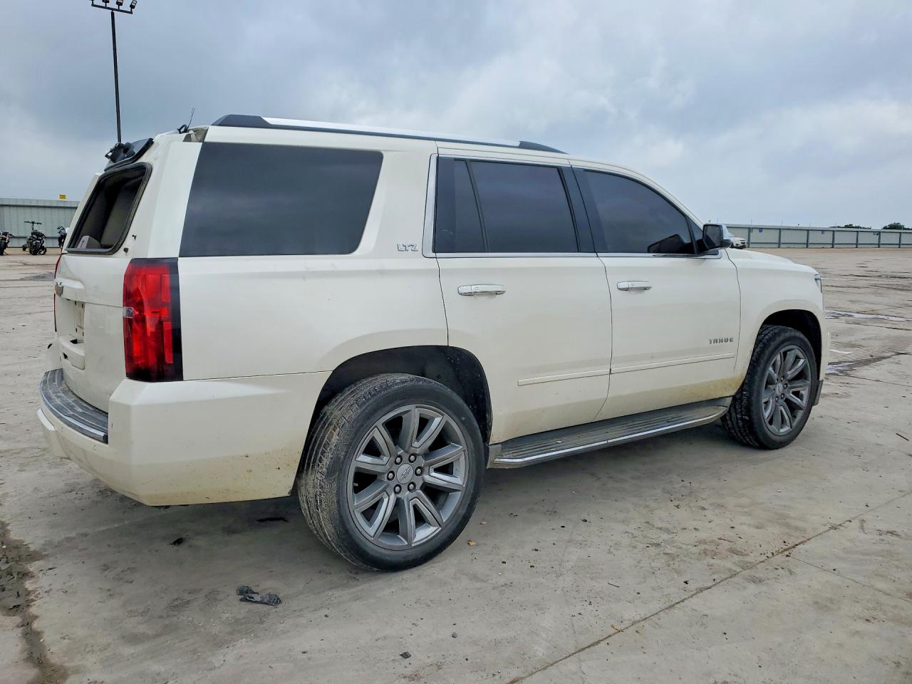 2015 Chevrolet Tahoe C1500 Ltz Белый vin: 1GNSCCKC0FR299865