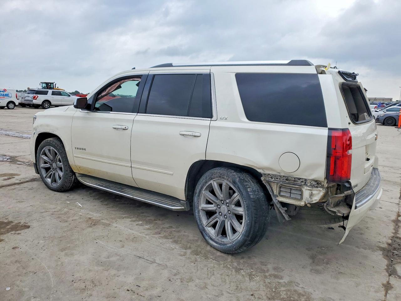 2015 Chevrolet Tahoe C1500 Ltz Белый vin: 1GNSCCKC0FR299865